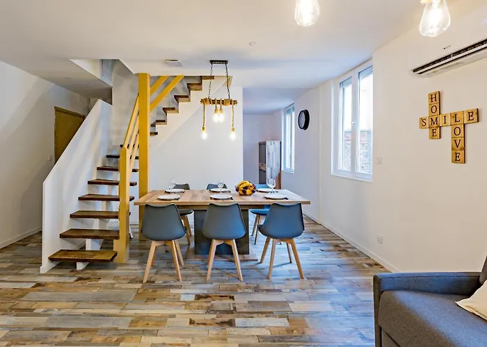 Centre Historique - Free Parking - Self Checkin - Wifi - La Cabane - Sleepntripbeziers